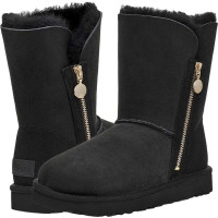 UGG Bailey Zip Short Black